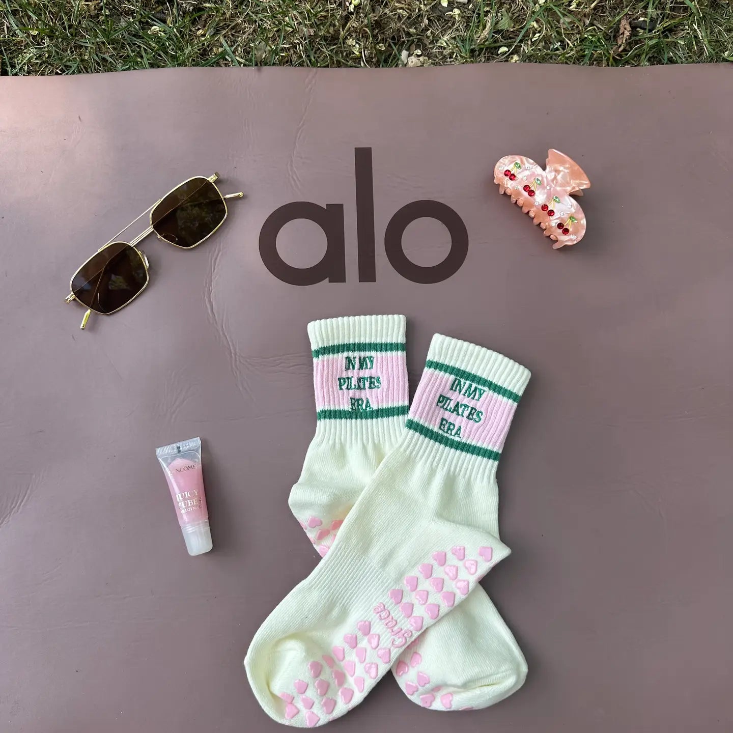 In My Pilates Retro Era Pink/Green Grip Socks
