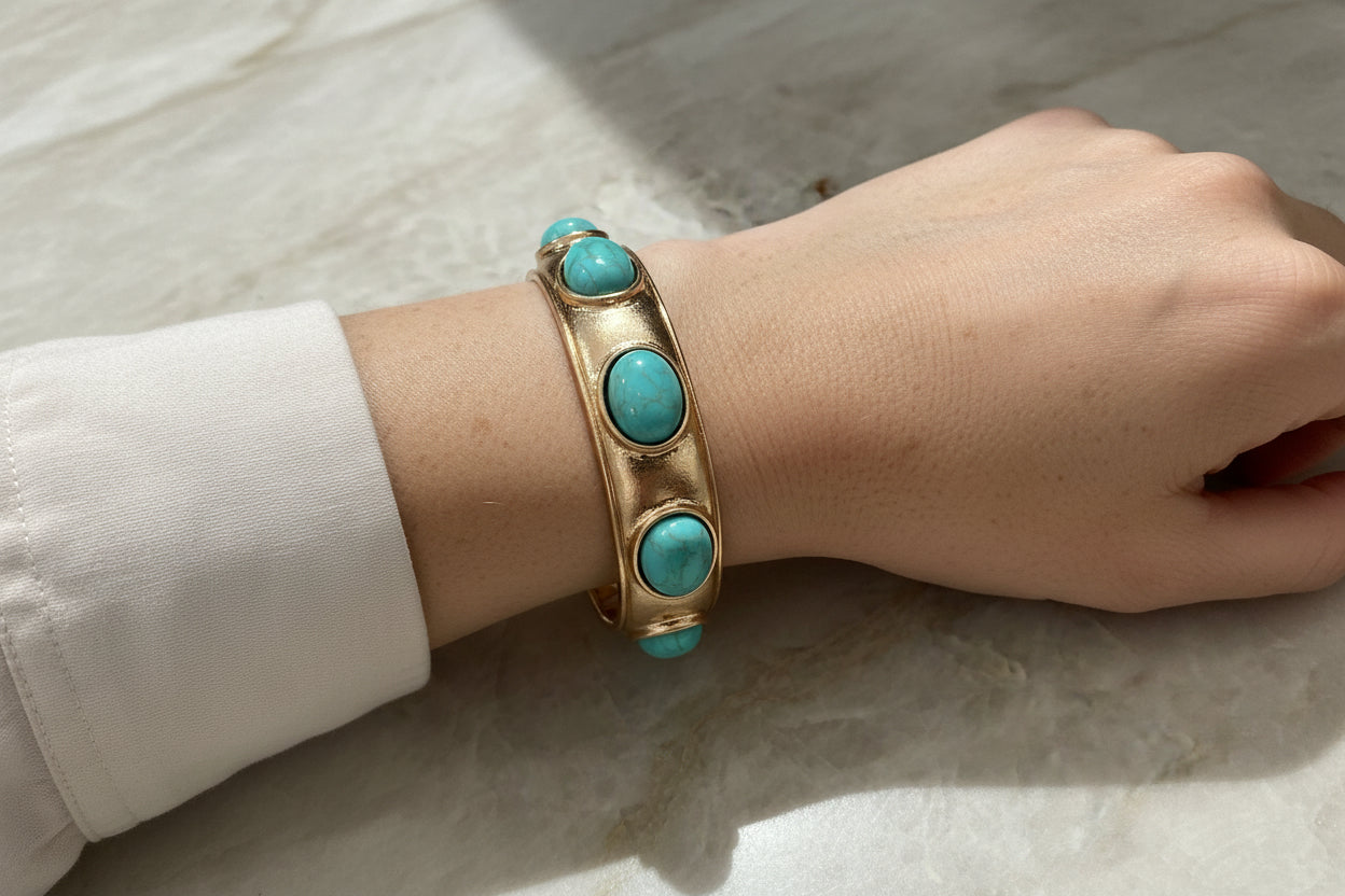 Turquoise Oval Hammered Gold Stretch Bracelet