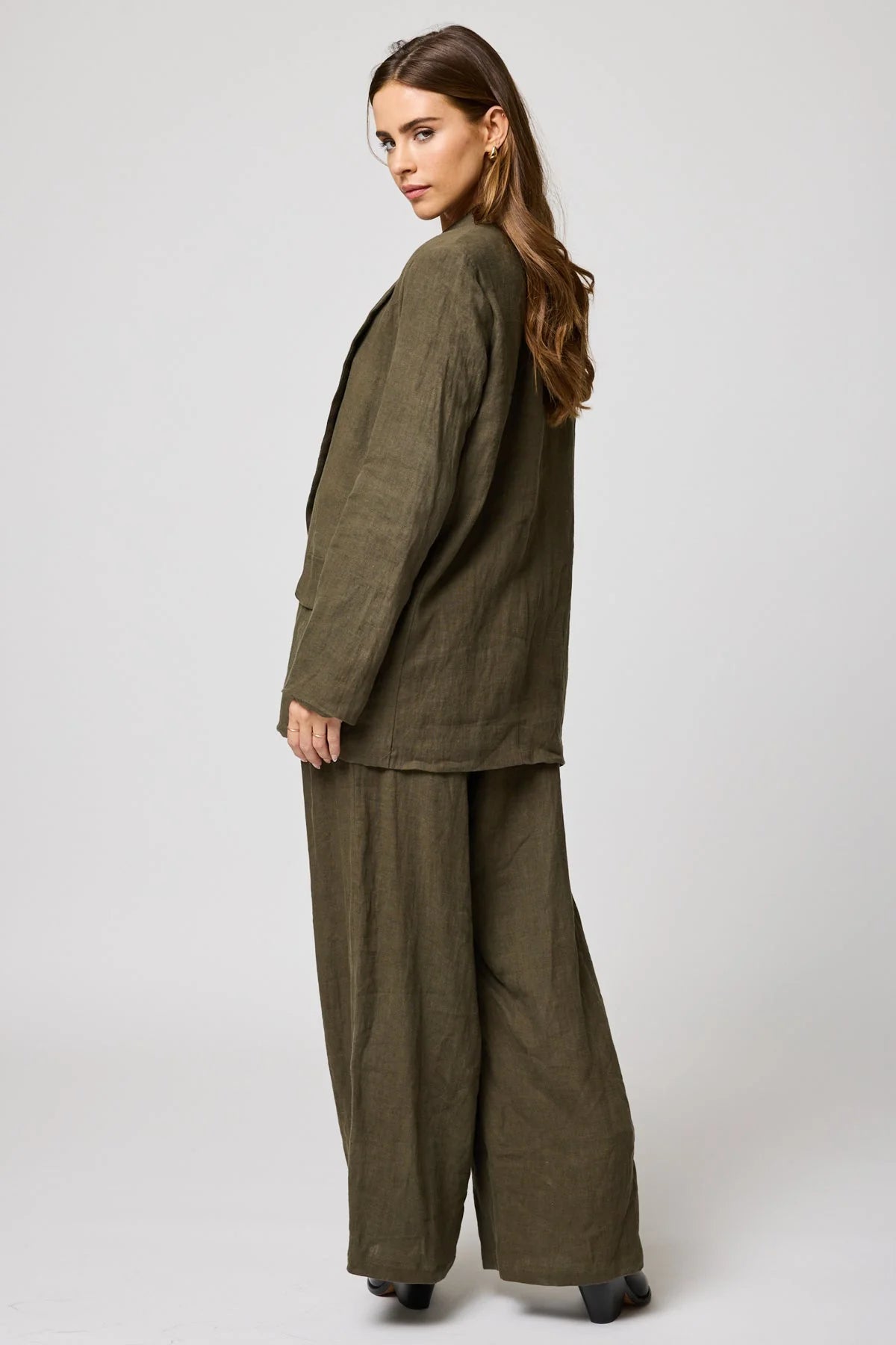 The Linen Blazer army green