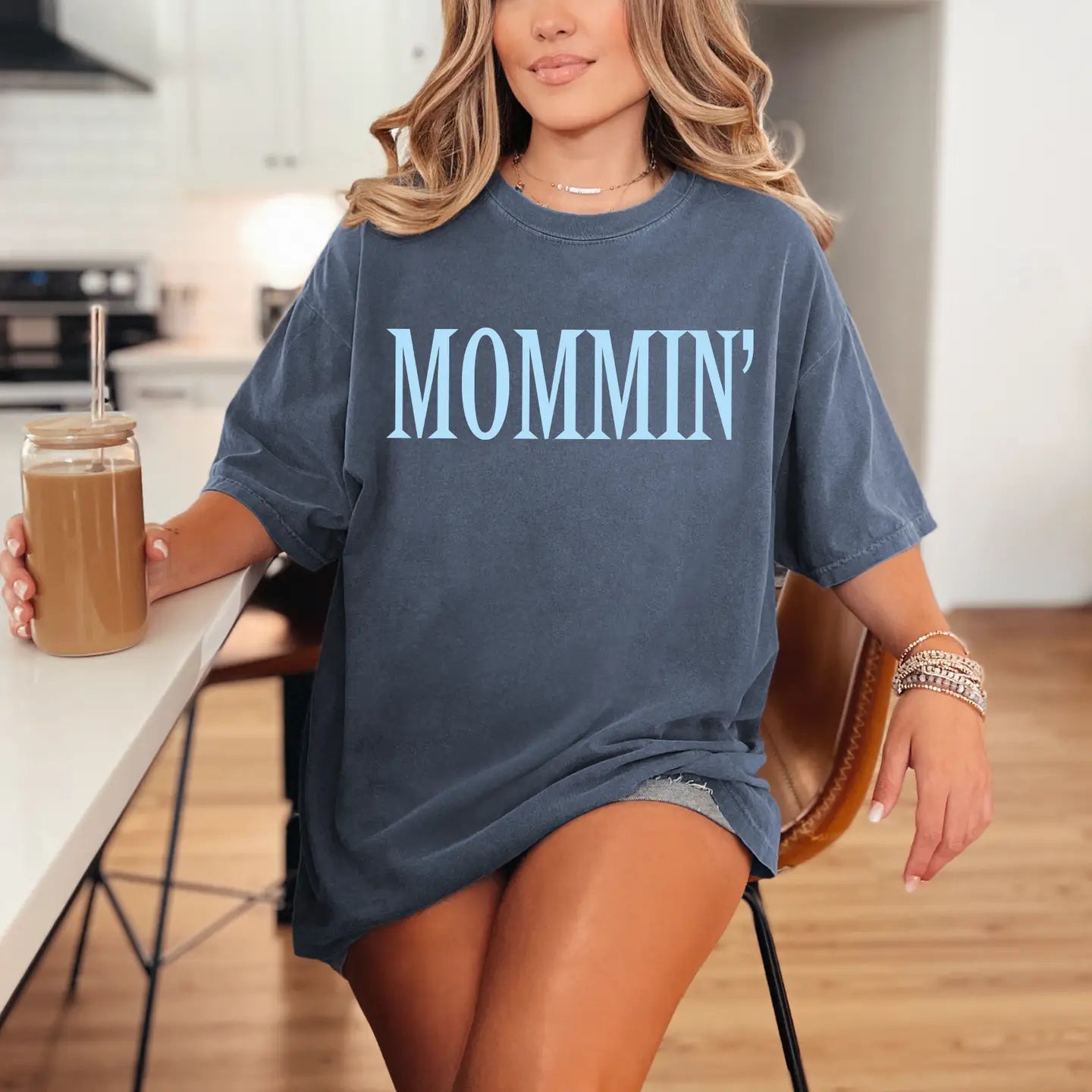 Mommin' Tee