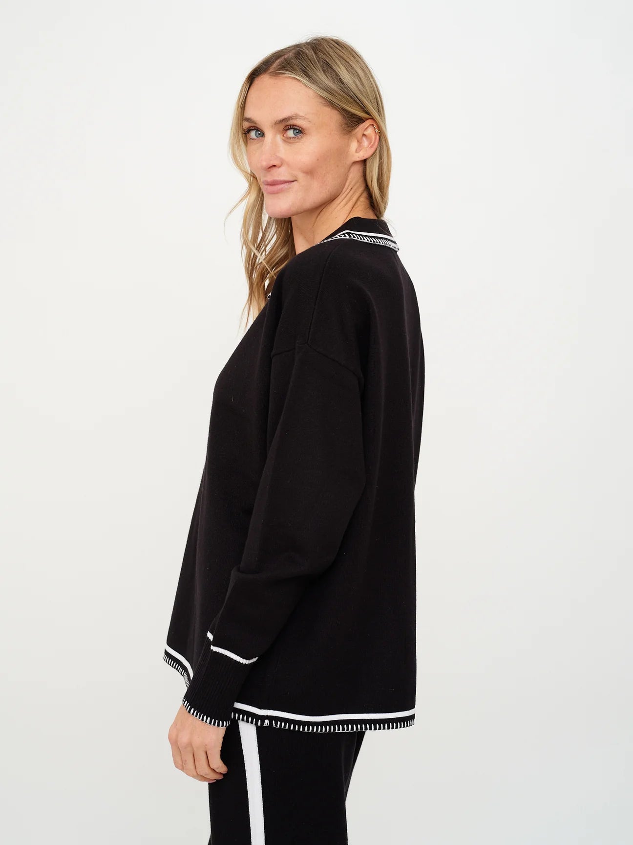 Kellie Stitched V-Neck Top - black