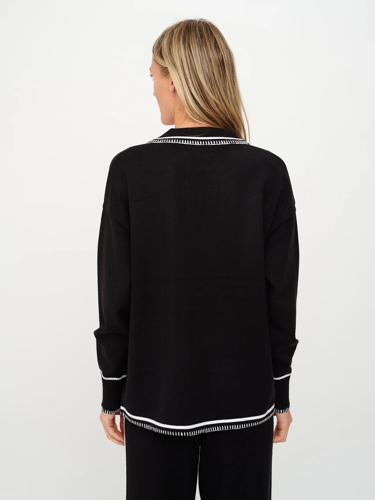 Kellie Stitched V-Neck Top - black