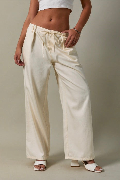 Low rise pleated pants