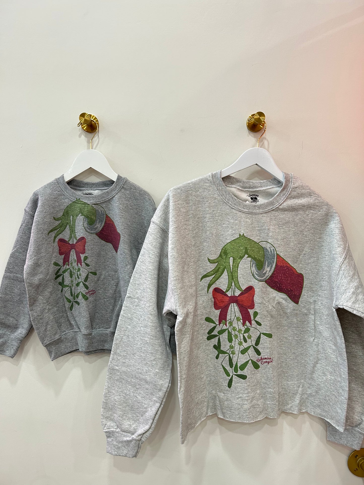 Adult Grinch Mistletoe Sweatshirt, Ash